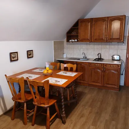 Hanol Apartmanhaz * バラトンレッレ