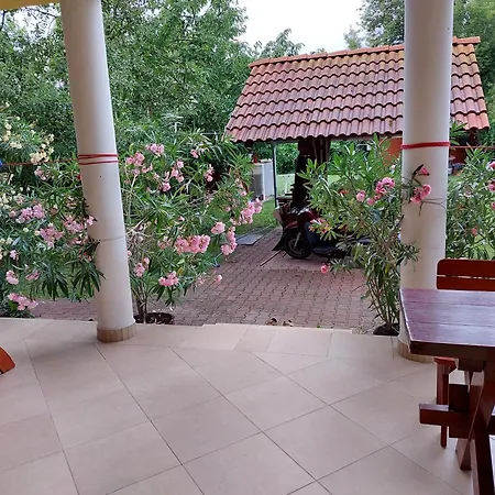 アパート Hanol Apartmanhaz