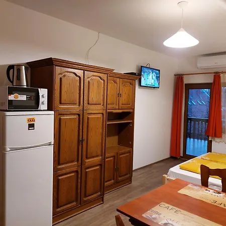 アパート Hanol Apartmanhaz