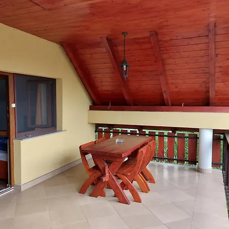 Hanol Apartmanhaz アパート *