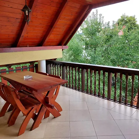 Hanol Apartmanhaz アパート