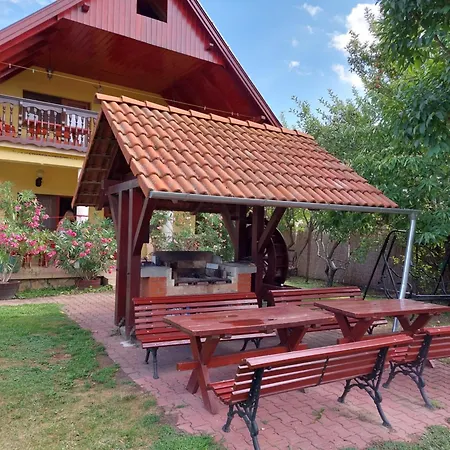 Hanol Apartmanhaz アパート