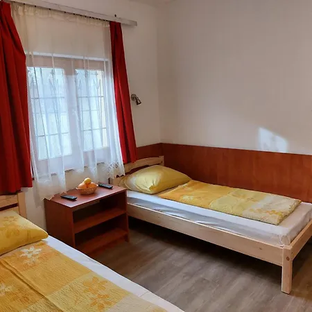 Hanol Apartmanhaz アパート *