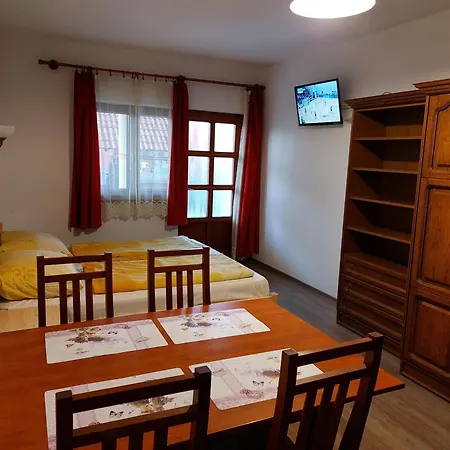 Hanol Apartmanhaz アパート *