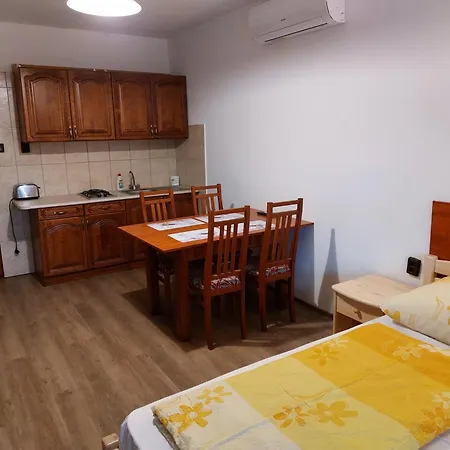 アパート Hanol Apartmanhaz *