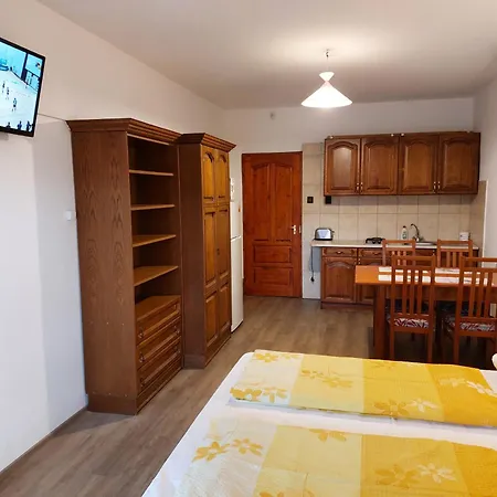 アパート Hanol Apartmanhaz *