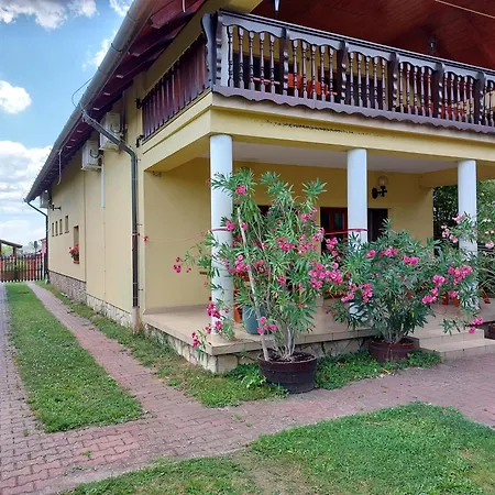 Hanol Apartmanhaz アパート