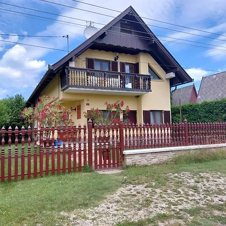 Hanol Apartmanhaz * バラトンレッレ