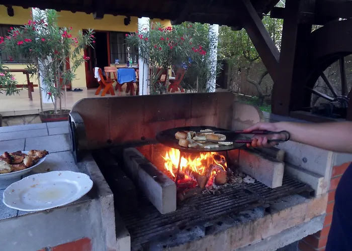 Hanol Apartmanhaz דירה *