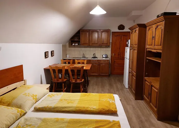 Hanol Apartmanhaz בלטונללה