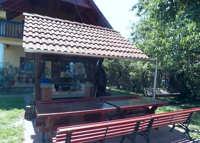 Hanol Apartmanhaz בלטונללה