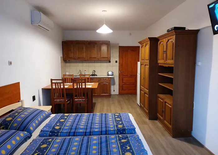 Hanol Apartmanhaz * בלטונללה