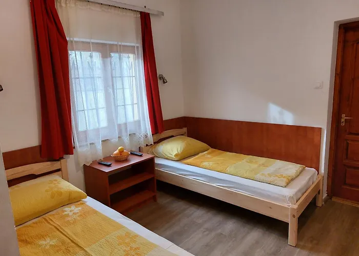 Hanol Apartmanhaz דירה *