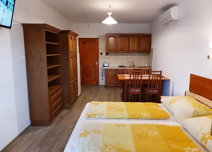 Hanol Apartmanhaz דירה בלטונללה