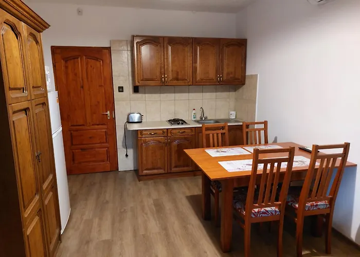 Hanol Apartmanhaz * בלטונללה